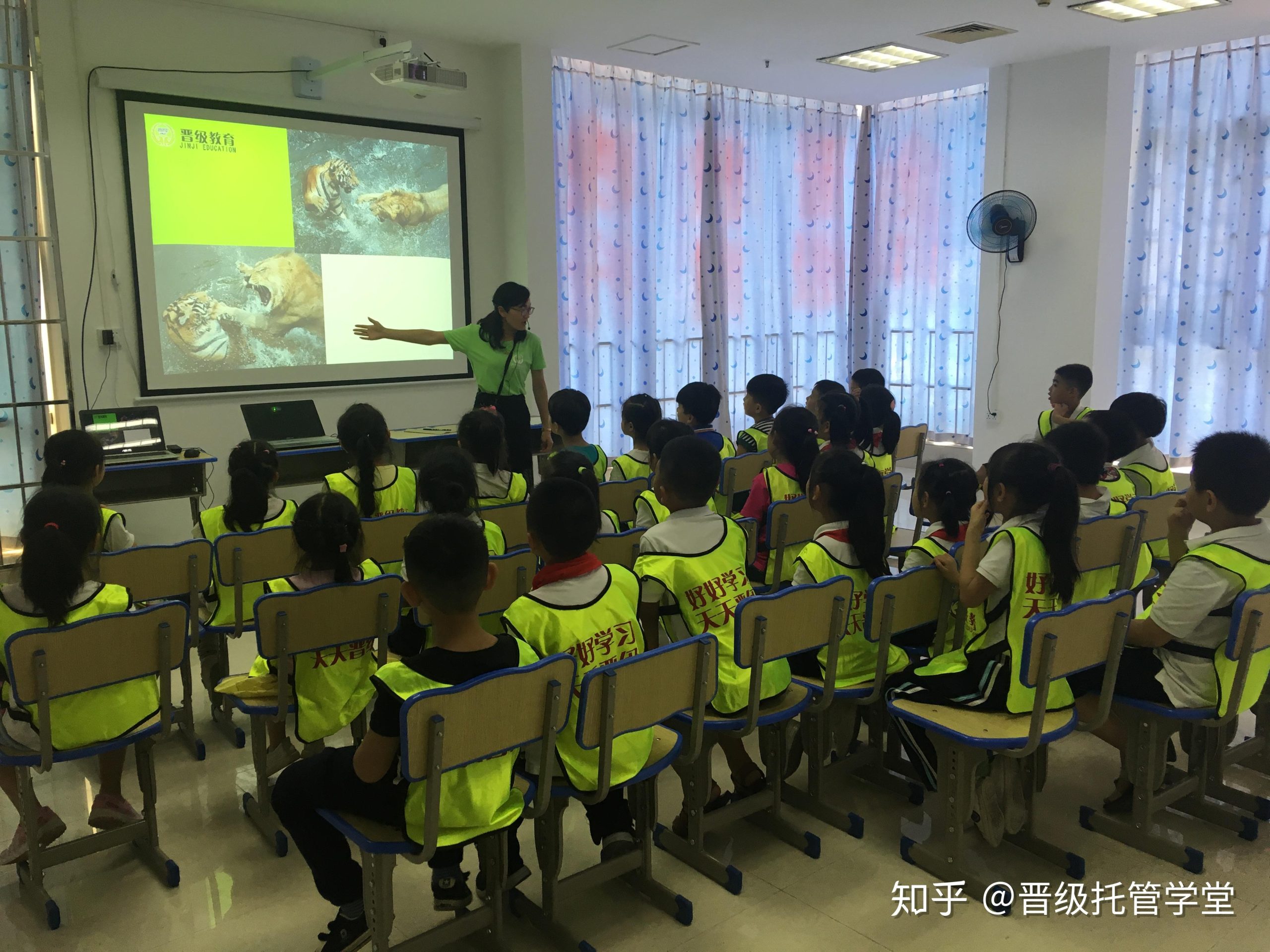 托管服务收费协议书