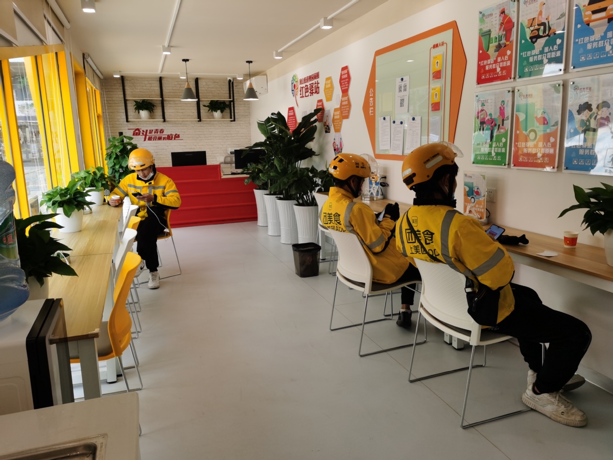 小哥了解服务器租赁成本