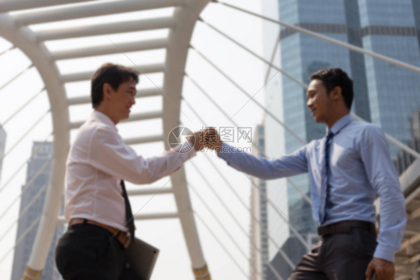 如何获取并了解网易服务器的具体刷新率设置