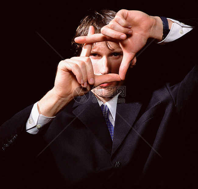聚焦区域差异与行业趋势的分析