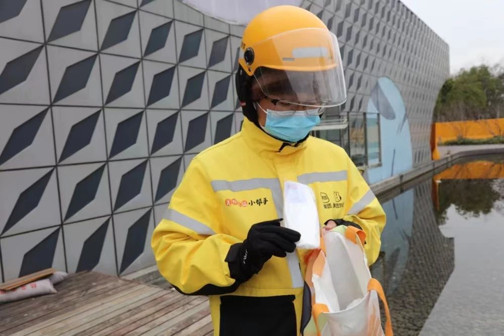 小哥探究服务器风扇噪音水平及其影响