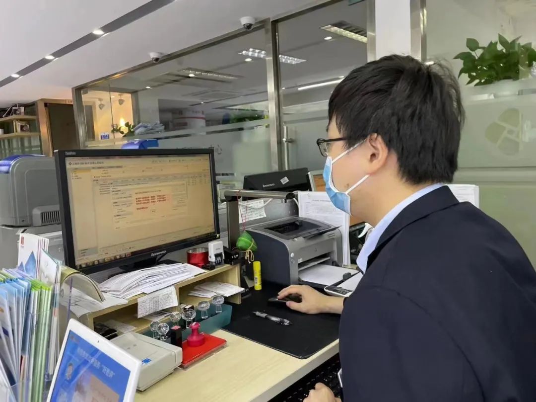 小哥了解服务器电压的奥秘