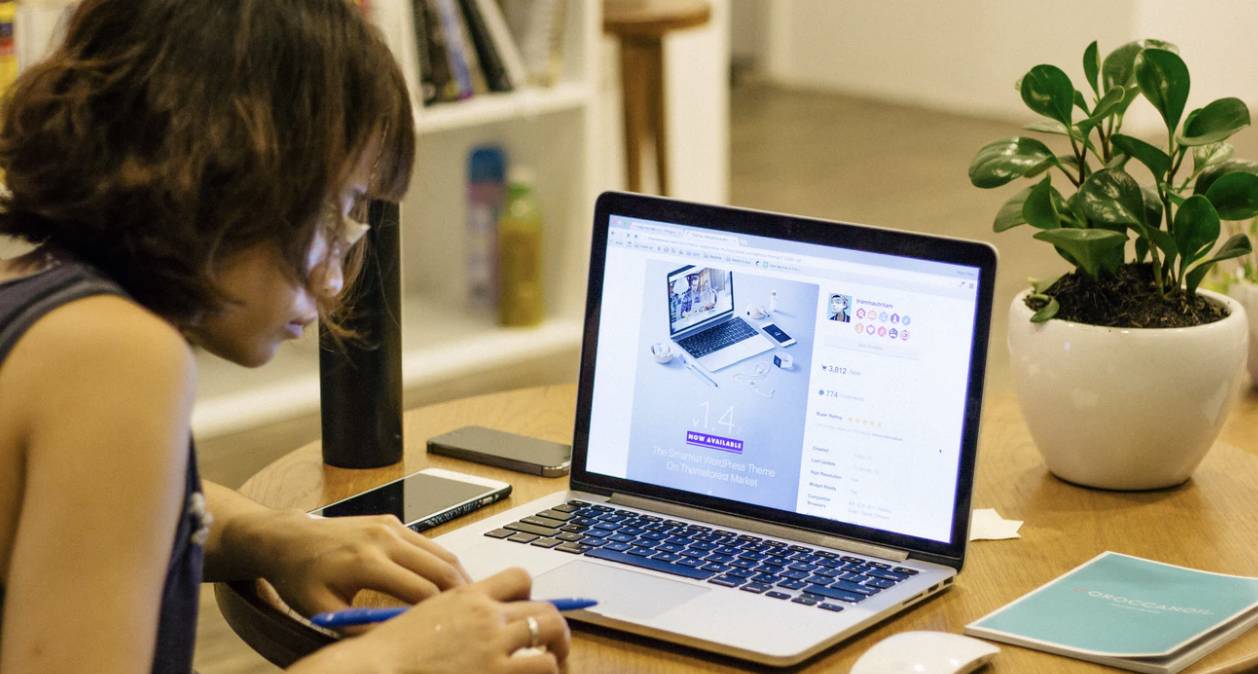 如何判断服务器延迟是否在正常范围内