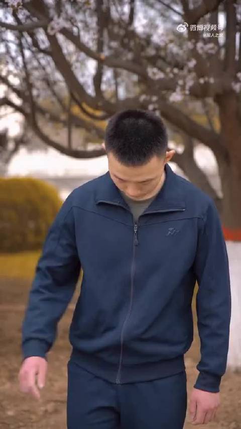 小哥了解转原服务器价格因素与费用计算