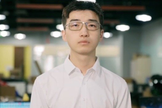 小哥了解联想的句子